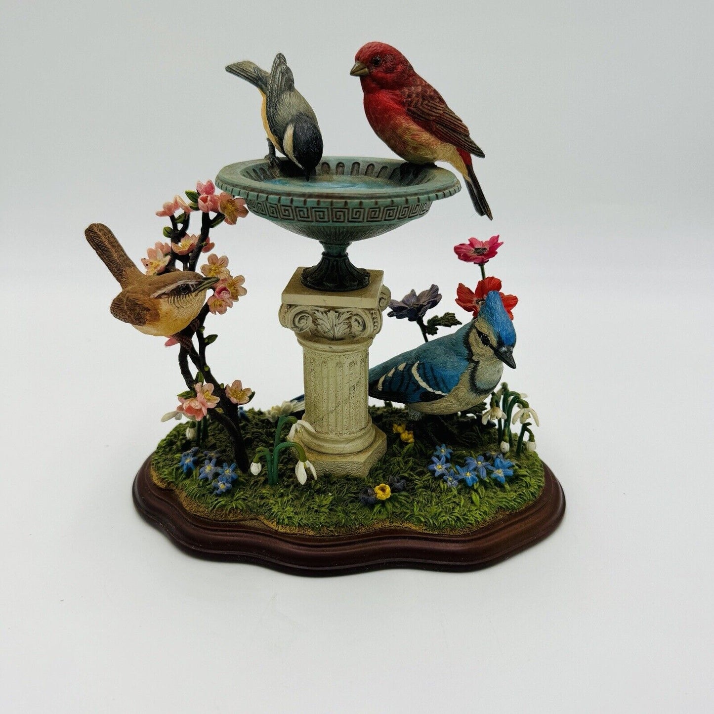 The Danbury Mint "Springtime Beauties" Bob Guge Bird and Bath Figurine 7”