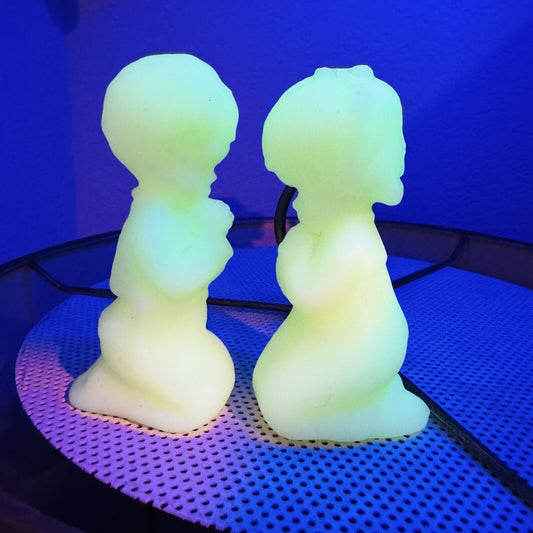 Fenton Art Glass Satin Uranium Praying Boy And Girl Figurine MCM Glows Small 2