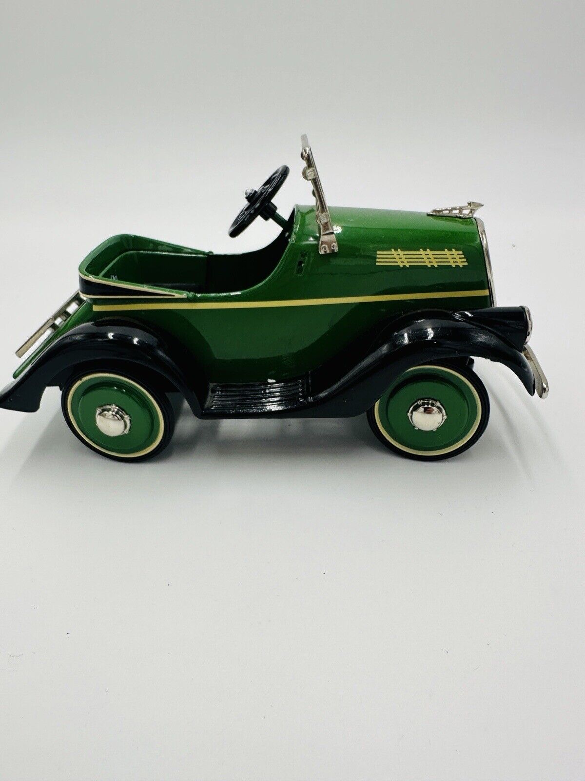 Hallmark Kiddie Car 1935 Steel Craft Luxury Edition Car Die-cast Toy Collectible