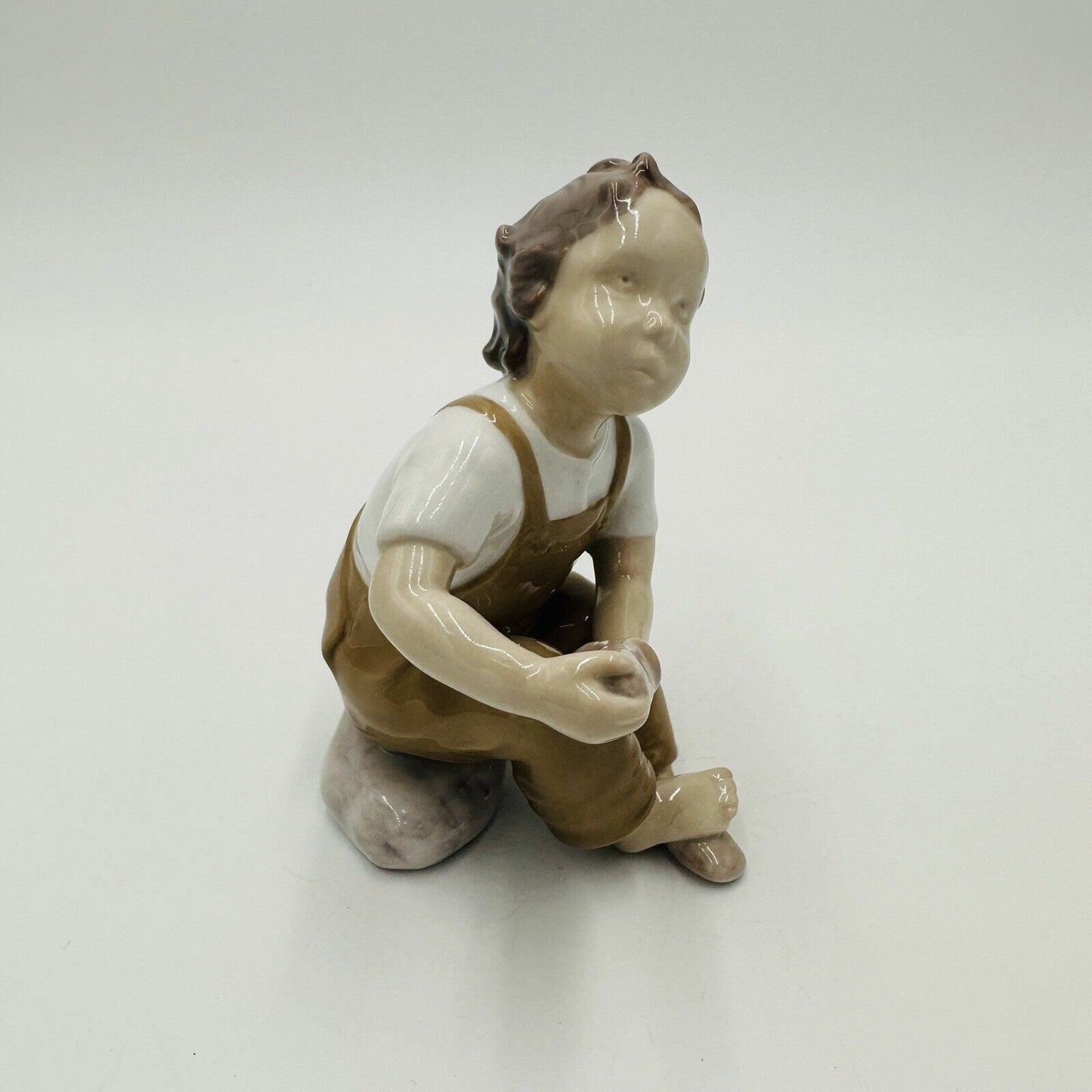 Bing & Grondahl Figurine Boy Shoe in Tan Pants Help Me Mum Denmark Vintage 2275