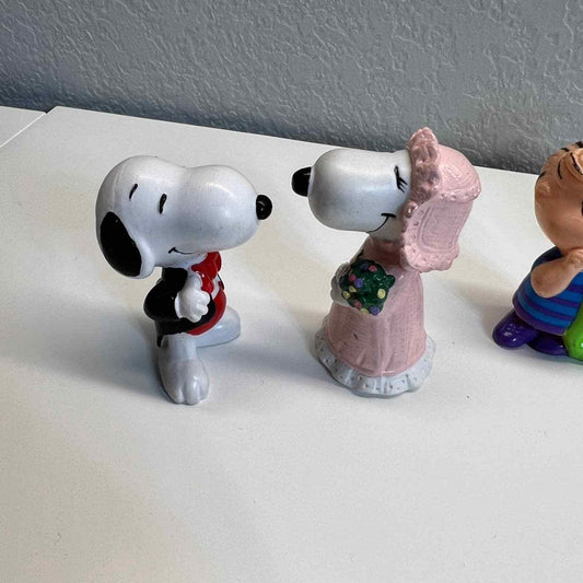 Snoopy Bride Groom Toy Figurine Easter Nurse Charlie Brown 1958-66 2.5" tall PVC