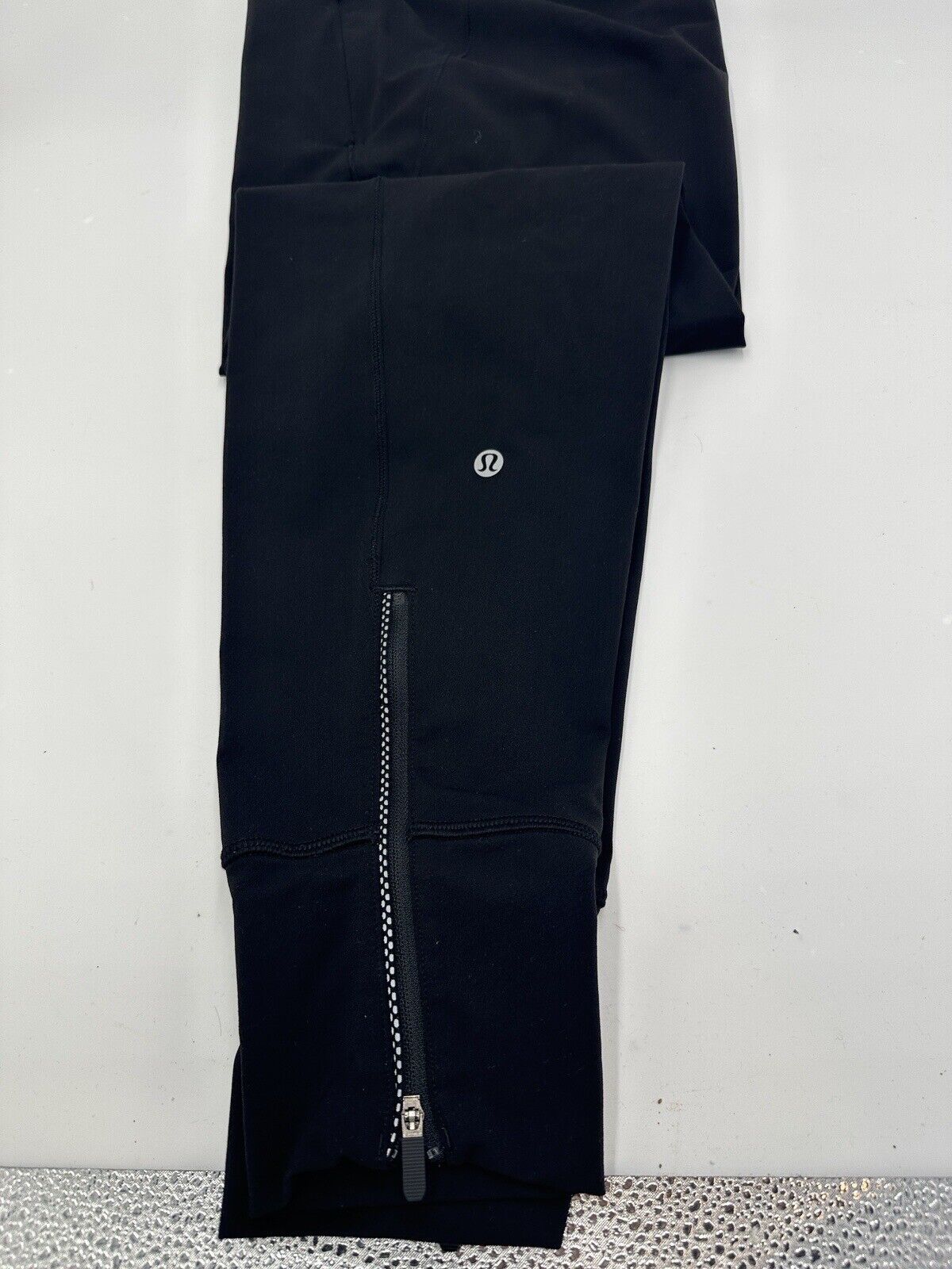 Lululemon Fresh Tracks Pant Black Size 4 Zippered Legs Reflective w/ Pockets