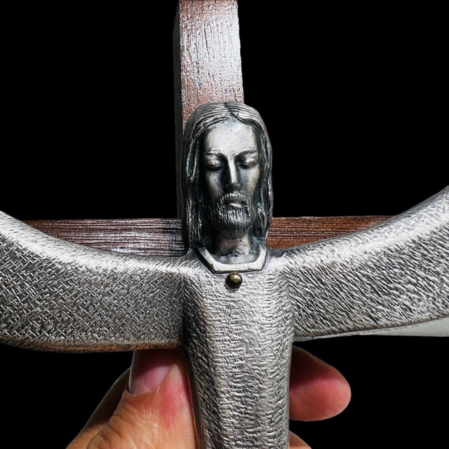 Cross Crucifix Walnut Wood Silver Toned Pewter Risen Christ Corpus Christian