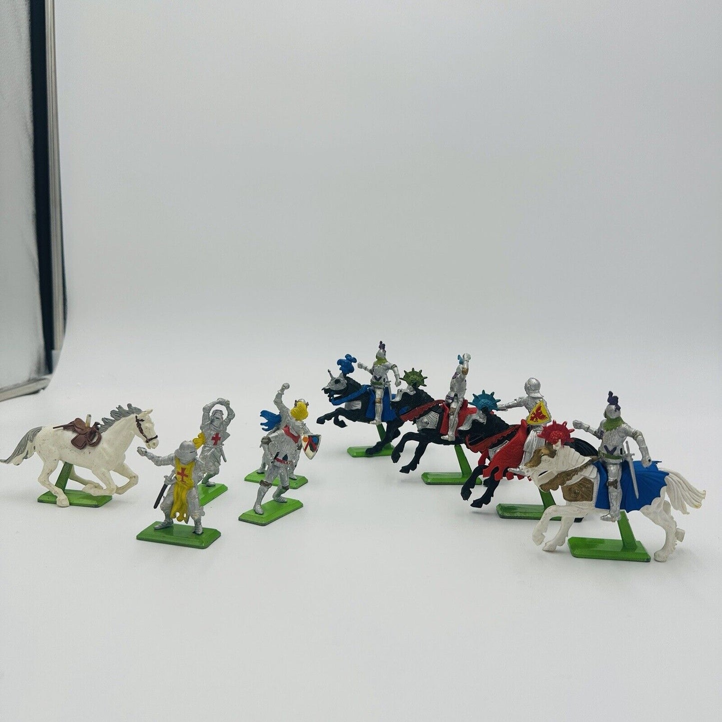 britains ltd 1971 soldiers knights Medieval Figurines Lot 9 Pieces England Made