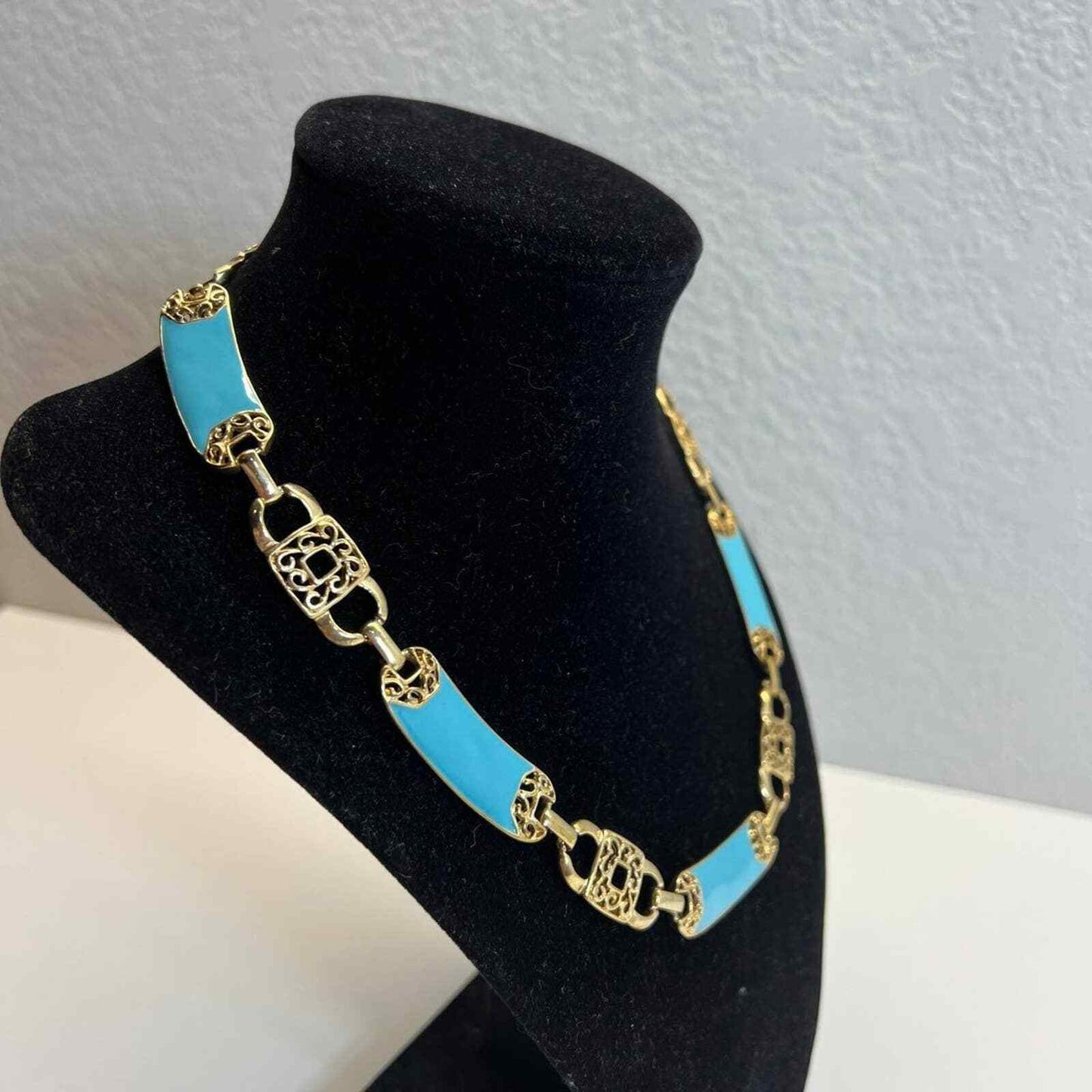 Necklace Turquoise Women's Jewelry Metal Silver Tone Settings Hangs Flat
