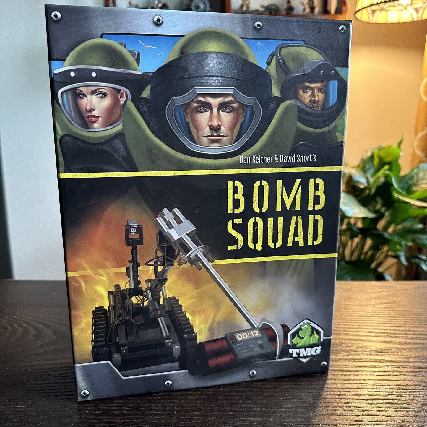 Tasty Minstrel Bomb Squad Board Game 2015 2-6 players 30 minutes Complete