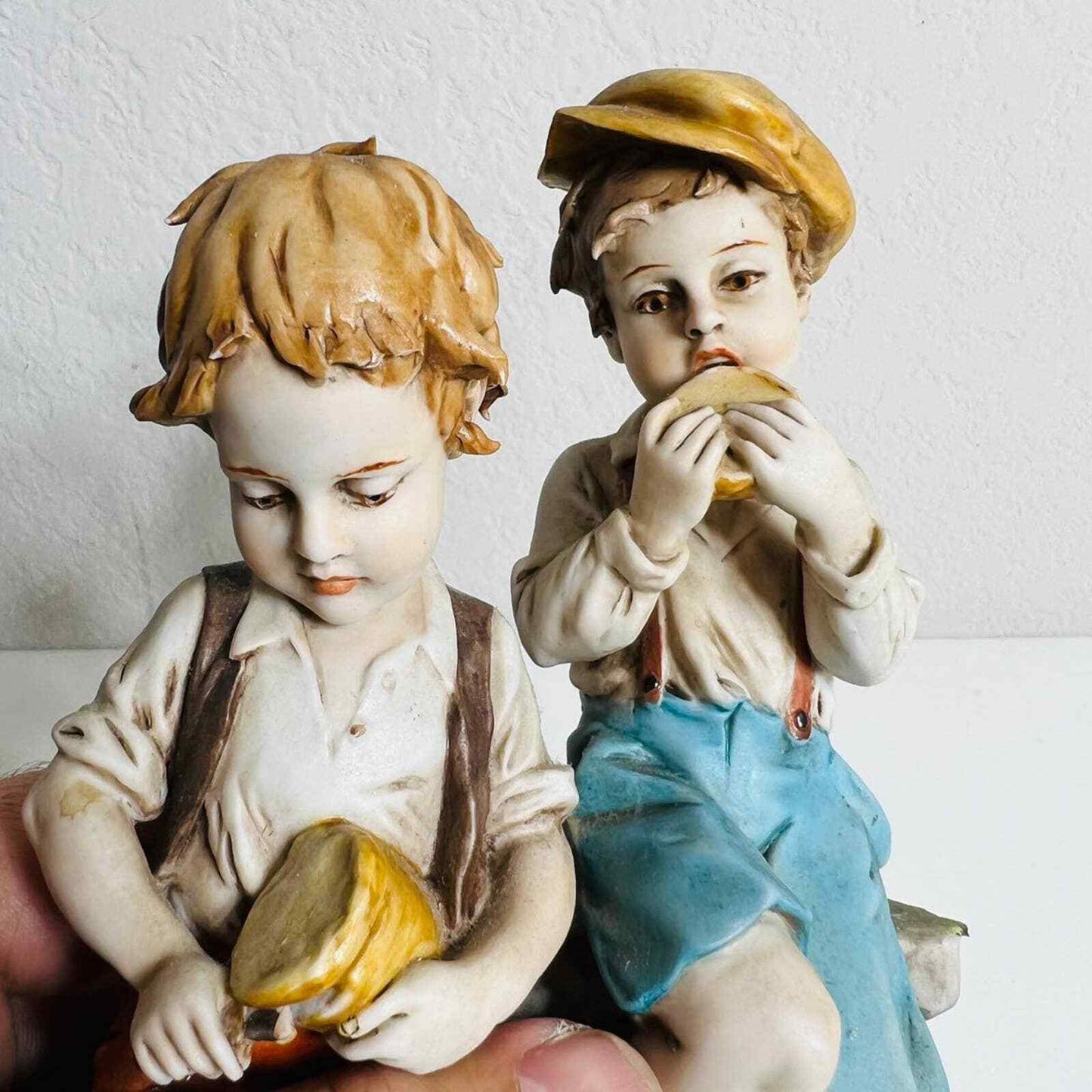 Capodimonte Triade Benacchio Figurine Children Eating Lunch Sculpture Italy Flaw