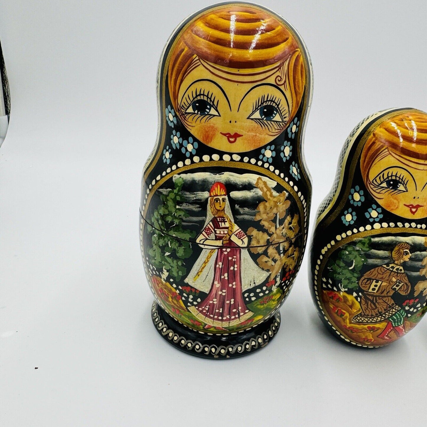 Vintage Matryoshka Nesting Doll Hand Painted  Wooden 5 Pieces