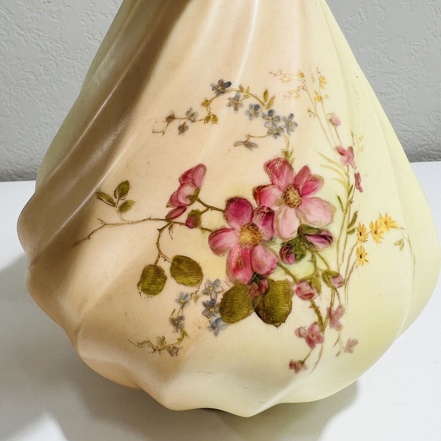 Antique Royal Worcester Vase Floral Daisies Blush Cream 1900