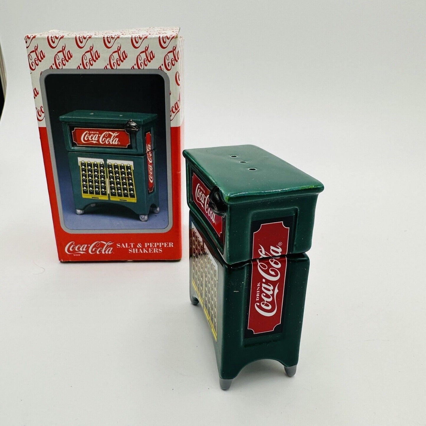 vintage Coca-Cola Vending Machine Salt & Pepper Shakers ceramic