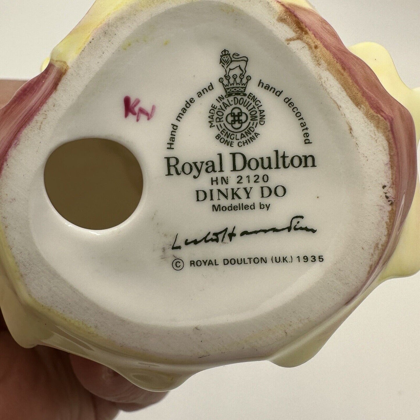 Royal Doulton Figurine Dinky Do England HN2120 Hand painted Porcelain Decor Home