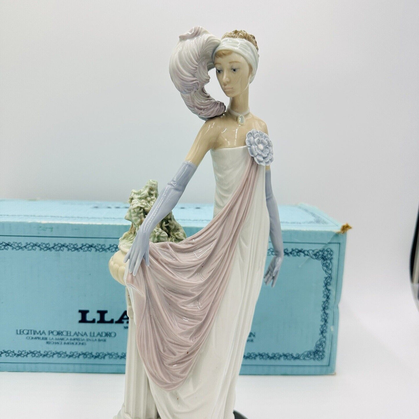Lladro Socialite of the 20's Dama Charleston Large Spain Porcelain Statue 13.25"