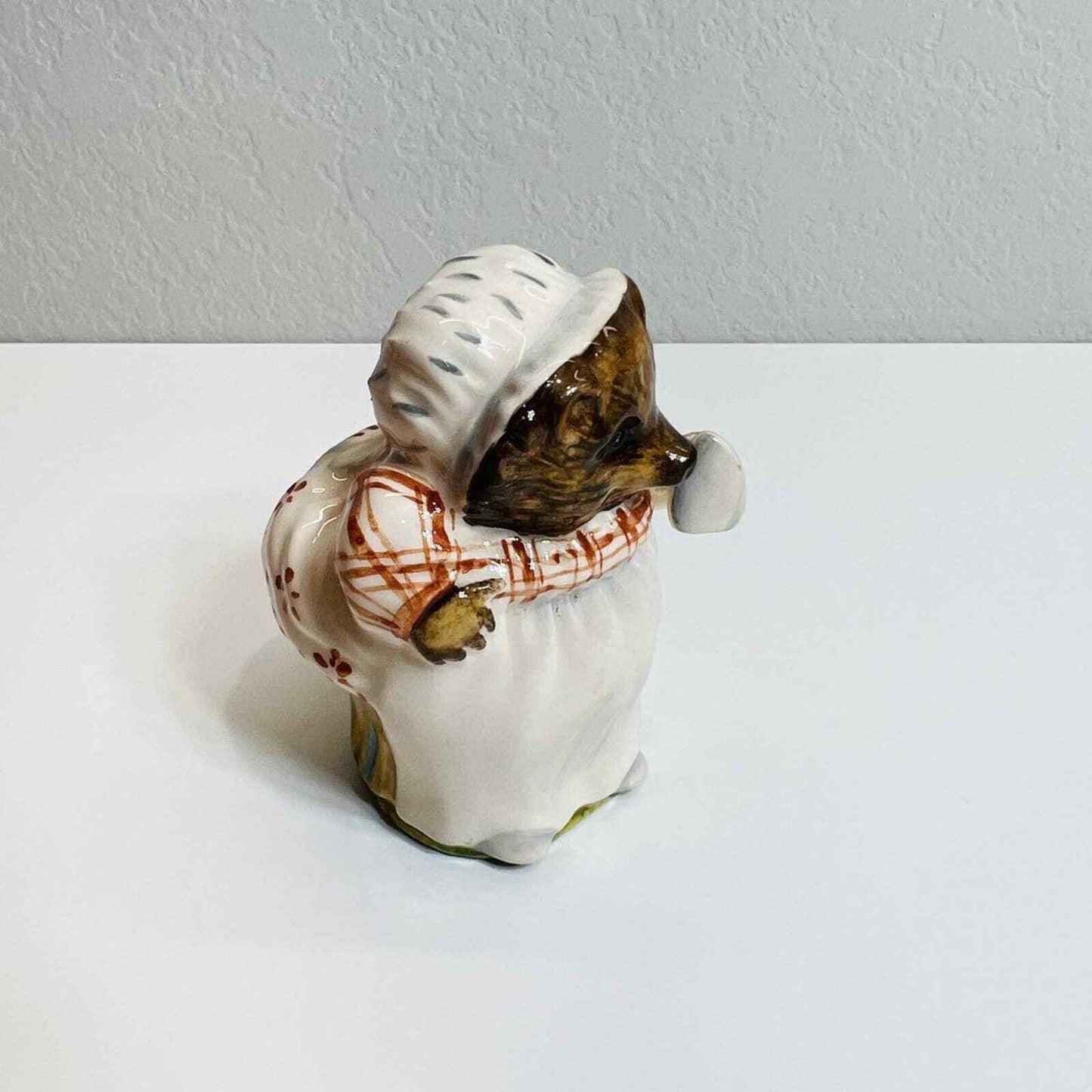Royal Albert Figurine Mrs Tiggy Winkle 1989 Porcelain Hedgehog Beatrix Potter
