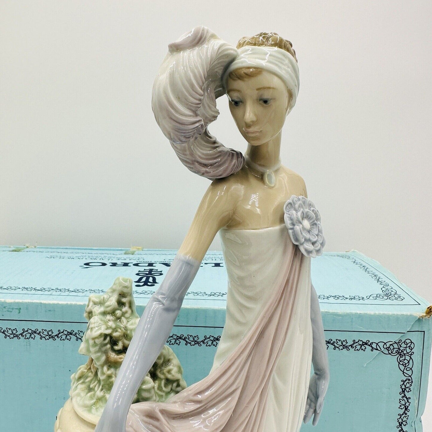 Lladro Socialite of the 20's Dama Charleston Large Spain Porcelain Statue 13.25"