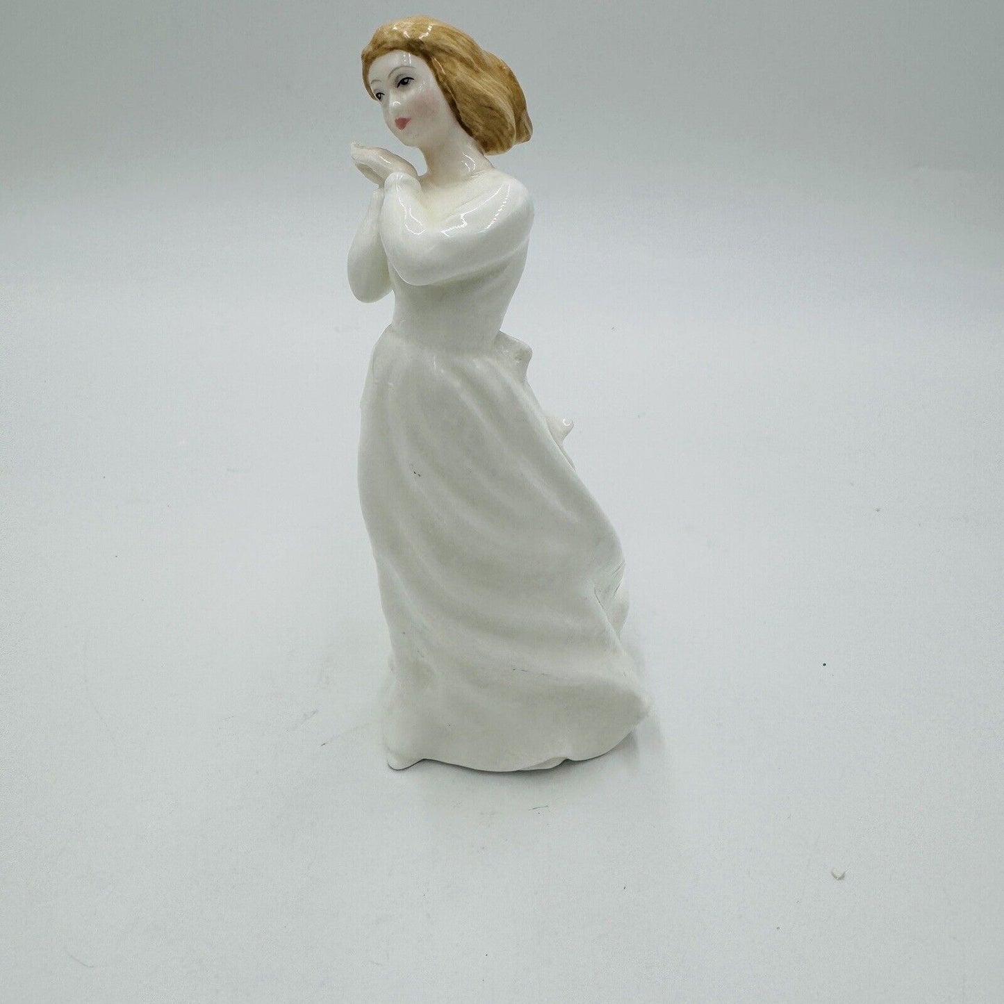 Royal Doulton “Sweet Dreams" Figurine HN3394 1992 Porcelain England White 5.5"