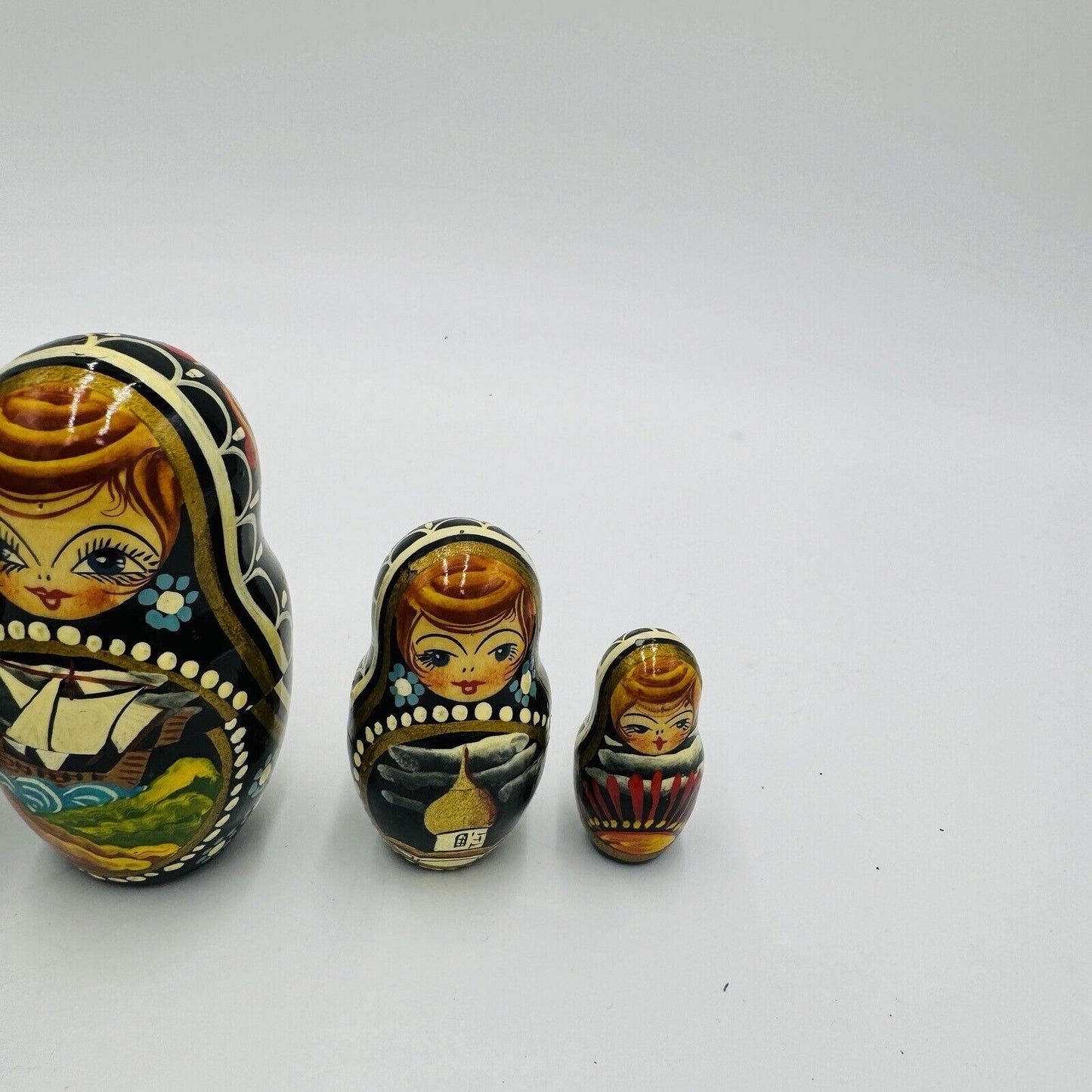 Vintage Matryoshka Nesting Doll Hand Painted  Wooden 5 Pieces